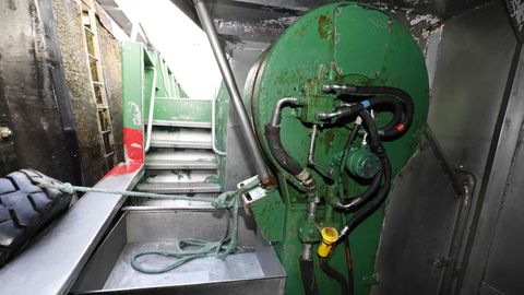 Otro detalle del halador mecnico con el que se recogen las lneas de palangre por el costado del pesquero