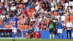 Joselu, exjugador del Lugo, se despide de la afici�n del �ngel Carro en su �ltima visita con el Oviedo, en septiembre del 2019