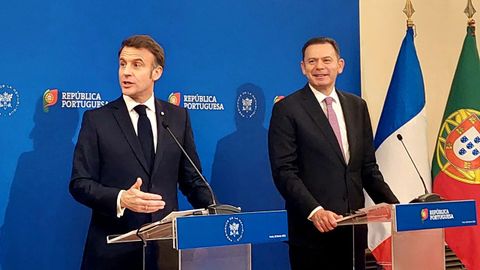 El presidente franc�s, Emmanuel Macron, y el primer ministro portugu�s, Luis Montenegro, en Oporto en febrero del 2025.