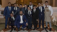 Foto de familia de los once participantes en el Campeonato Gallego de Cocteler�a Cl�sica, en la Capilla Real del Hostal dos Reis Cat�licos