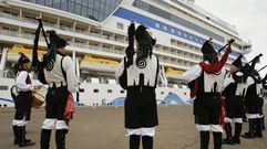 Despedida de un crucero en el muelle ferrolano