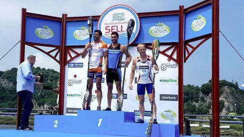 Borja Estomba, Guillemo Fidalgo y Kiko Vega, en el p�dium del 82 Descenso Inernacional del Sella