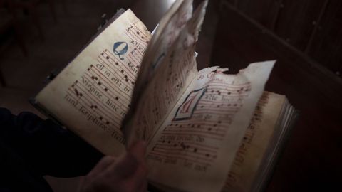 Libro de canto gregoriano del siglo XVII