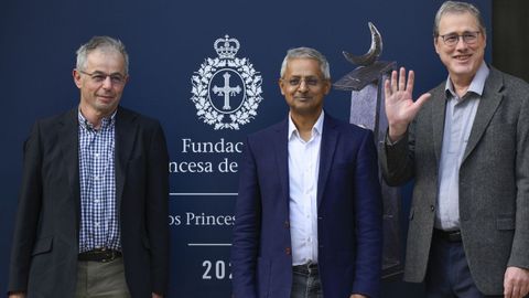 Los premiados con el Premio Princesa de Investigaci�n Cient�fica y T�cnica (de izq a dcha) David Klenerman, Shankar Balasubramanian y Pascal Mayer llegan a Oviedo