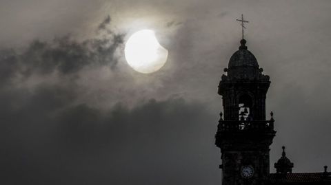 Una foto de archivo de un eclipse desde el campanario de la iglesia de Santo Domingo, en Betanzos