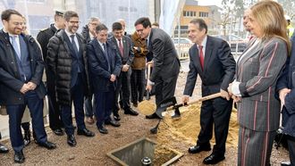 El ministro &Oacute;scar L&oacute;pez en el acto de inicio de las obras junto a Abel Caballero, David Regades y Carmela Silva.