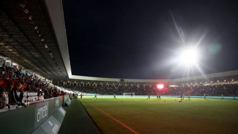 Iluminaci�n artificial del campo de A Malata