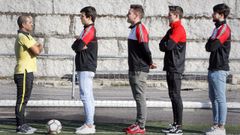 Luis Carro habla con orgullo de los jugadores del equipo rival a los que entren�