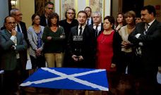 Los diputados de los grupos nacionalistas, incluido el BNG, protagonizaron en el Congreso un acto de apoyo al referendo escoc�s. 