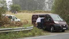 Fallece en Carballo un trabajador de Val do Dubra sepultado por un talud de tierra
