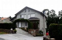 La vivienda est� situada cerca de la carretera del faro. 