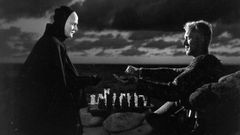 A morte (Bengt Ekerot) e o cabaleiro (Max von Sydow) dispense  sa partida de xadrez na pelcula O stimo selo.