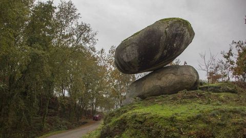 La Pena do Equilibrio, en Ponteareas, tiene una tradicin etnogrfica asociada