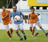 Iago, de celeste, formar� en la medular del cuadro viveirense.