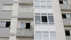 Ventanas abiertas del edificio de Lugo en el que se produjo un incendio en el que muri� una mujer