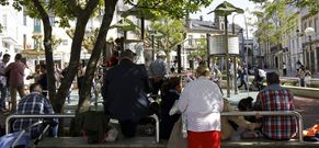 Los padres se quejan de la aglomeraci�n que se produce a diario en Campo Castelo. 