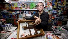 �No me dejaron ni un c�ntimo�, lamentaba ayer Ra�l Mart�nez, propietario de la librer�a robada. 