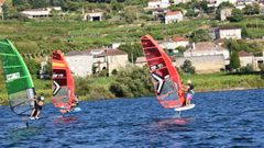 Las distintas clases de la flota de windsurf depararon imgenes espectaculares en Castrelo de Mio