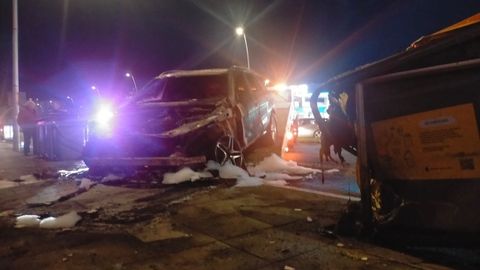 El primero de los sucesos se produjo a las 6.49 horas en la calle Gregorio Hern�ndez, donde un turismo Mercedes comenz� a arder con gran intensidad y virulencia