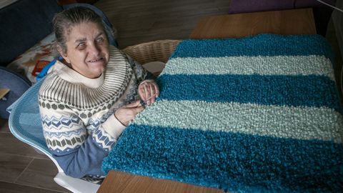 Maica Rodr�guez Saborido, en la habitaci�n en la que realiza las alfombras