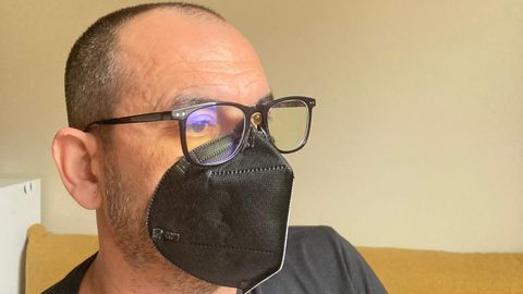 Daniel Alag�ero explica en qu� consiste la mascarilla magn�tica