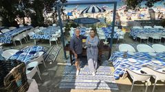 Alfonso Portabales y &Aacute;ngeles Tom&eacute; est&aacute;n al frente de Arrieiro Playa, en el arenal de Lapam&aacute;n, entre los municipios de Mar&iacute;n y Bueu