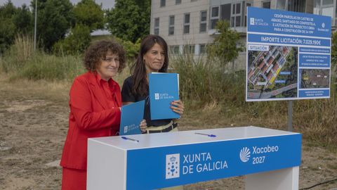 La alcaldesa, Goretti Sanmart�n, y la conselleira de Vivenda, Mar�a Mart�nez Allegue, formalizaron la cesi�n en un acto en las parcelas donde se construir�n esas 34 viviendas.