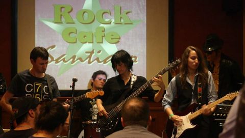 Actuacin en el Rock Caf