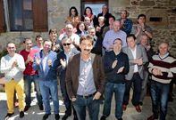 Peque�o, junto a los dem�s asistentes al homenaje, ayer en el restaurante As P�as de Olveiroa.