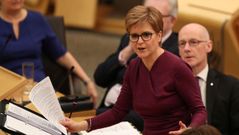 La ministra principal de Escocia, Nicola Sturgeon, durante una intervenci�n en el Parlamento escoc�s