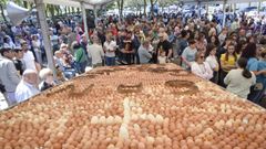 El pan mide cinco metros de largo por dos y medio de ancho