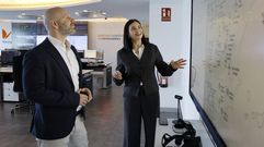 Irma Gonz�lez, responsable de e�lica, fotovoltaica y cogeneraci�n de Naturgy Espa�a, y Jos� Caama�o, responsable del Centro de Control de Renovables