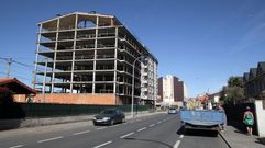 El edificio est� sin rematar en uno de los laterales en la fachada que da a la calle Ourense