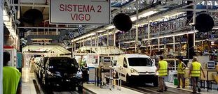 La l�nea dos de montaje fabrica una media de 40 veh�culos cada hora. 