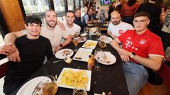 Jos Manuel Pieiro, Manuel Abeijn, Luis Martnez, Isaac Dosil y Daniel Freire comparten su aficin por el remo