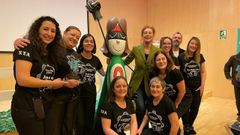As pandereteiras da Quinta, trabajadoras de la unidad de Reanimaci�n del Chuac, recogieron en Valencia el Premio Fundaci�n Hospital Optimista por utilizar la m�sica tradicional gallega como herramienta para fomentar el compa�erismo y la humanizaci�n en el �mbito hospitalario. 