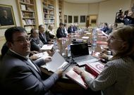 <span lang= es-es >El �ltimo pleno</span>. Celso Barbosa, izquierda, durante el pleno de la C�mara celebrado el pasado mes de mayo, en el que se aprob� un ERE temporal para la plantilla, debido a los problemas econ�micos. 