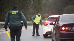 Control de accesos en la entrada de Vimianzo el 31 de octubre