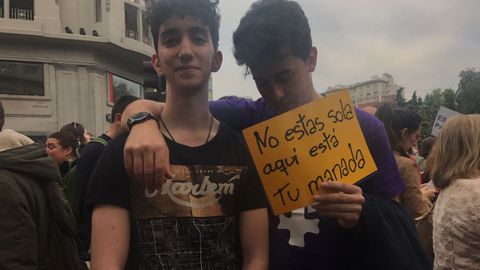 Carlos Parra y Jorge Su�rez, en la concentraci�n contra la sentencia de la Manada en Oviedo