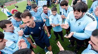 Jugadores del Celta Integra, con uno de sus entrenadores.