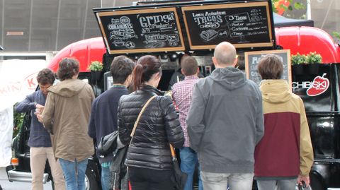 Colas ante un food-truck