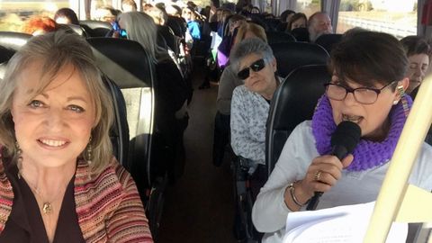 Blanca Ca�edo, en uno de los autobuses de mujeres que viajaron a Valladolid para apoyarla