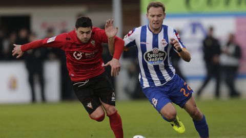 El lateral fue un titular habitual en la temporada 2013-2014, que acab con el ascenso a Primera.