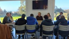 Los diputados populares Rub�n Lorenzo y Carmen Pomar, reunidos con entidades en Lema (Carballo)