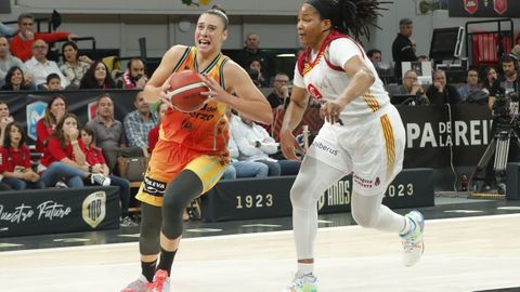 Raquel Carrera, en una imagen de archivo de un partido de esta temporada entre Valencia Bsket y Girona