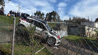 Salida de v&iacute;a de Sergio Bello en el tramo de Betanzos-Coir&oacute;s