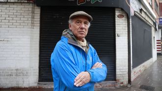 Jos Luis Mndez, delante de uno de los locales que han cerrado en los ltimos aos