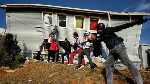 Labores de rescate tras los terremotos en La Guaira