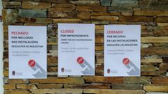 Carteles informando del cierre temporal del club nutico de Ponte do Sil