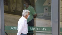 Entrada del servicio de urgencias del hospital Montecelo, en Pontevedra